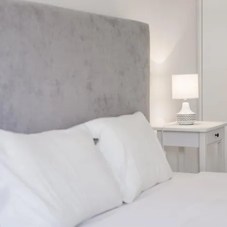 Guestready - Flamingo In The Square