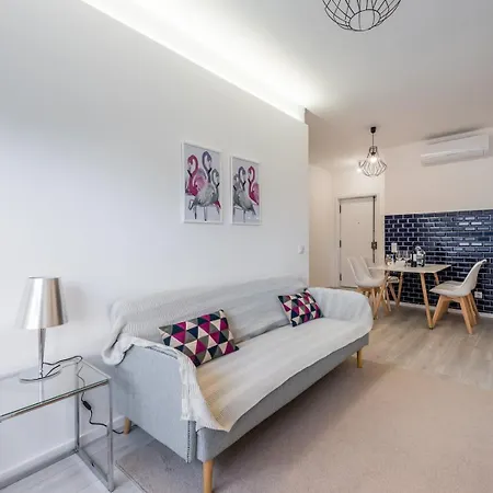 Guestready - Flamingo In The Square