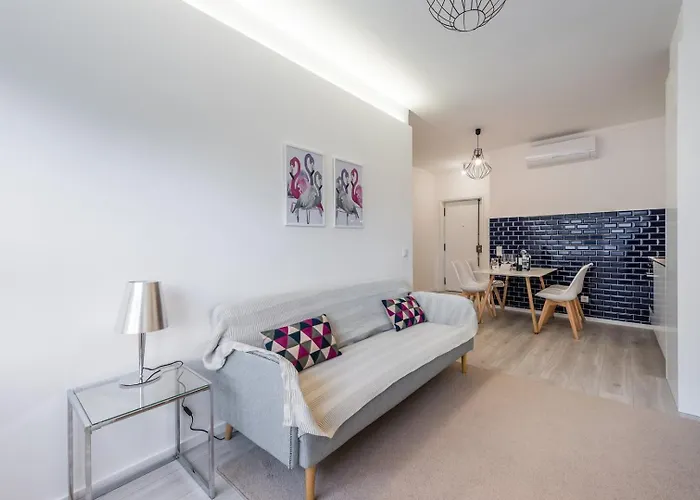 Guestready - Flamingo In The Square